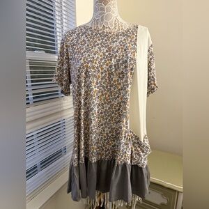 EUC LOGO by Lori Goldstein Floral Tunic Top with Ruffle Hem Plus 1X Gray Yellow